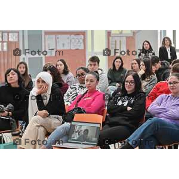 Foto Manzoni Tiziano/LaPresse 22-11-2023 Bergamo Italia- Cronaca Inzago MI Venerina Sofia interviene in una scuola contro il femminicidio iniziativa di fondazione Ospedale Marchesi