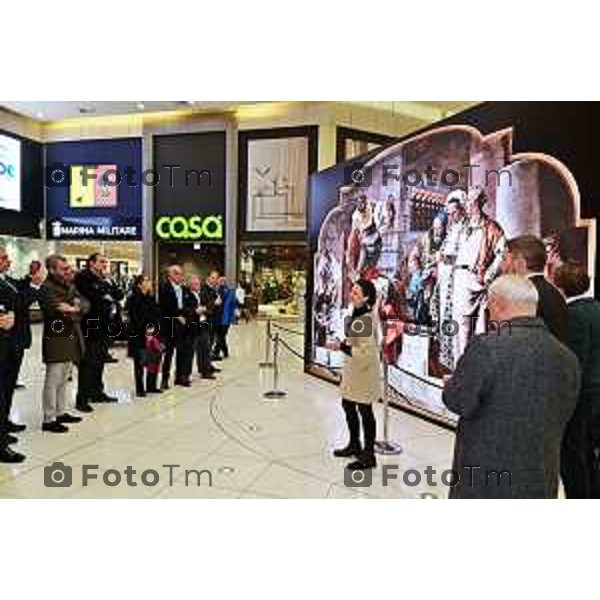 Tiziano Manzoni/LaPresse 22-11- 2023 Bergamo, Italia Cronaca presentazione e inaugurazione del progetto PACEM IN ARTE le istallazioni digitali che riproducono opere d\'arte nel centro commerciale e nell\'area partenze dell\'aeroporto di bg nella foto le opere di Tiepolo a oriocenter