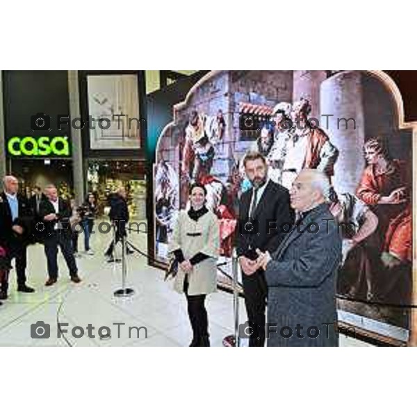 Tiziano Manzoni/LaPresse 22-11- 2023 Bergamo, Italia Cronaca presentazione e inaugurazione del progetto PACEM IN ARTE le istallazioni digitali che riproducono opere d\'arte nel centro commerciale e nell\'area partenze dell\'aeroporto di bg nella foto le opere di Tiepolo a oriocenter