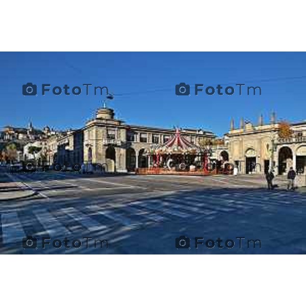 Foto Manzoni Tiziano/LaPresse 23-11-2023 Bergamo Italia- Cronaca Orhan Bergamo Natale 2023 albero e ruota panoramica giostra