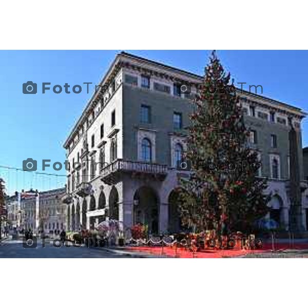 Foto Manzoni Tiziano/LaPresse 23-11-2023 Bergamo Italia- Cronaca Orhan Bergamo Natale 2023 albero e ruota panoramica giostra