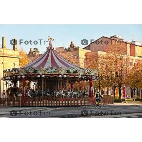 Foto Manzoni Tiziano/LaPresse 23-11-2023 Bergamo Italia- Cronaca Orhan Bergamo Natale 2023 albero e ruota panoramica giostra