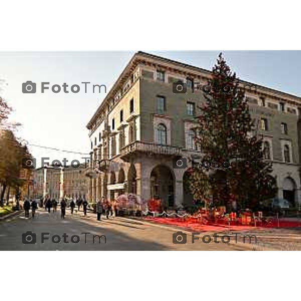 Foto Manzoni Tiziano/LaPresse 23-11-2023 Bergamo Italia- Cronaca Orhan Bergamo Natale 2023 albero e ruota panoramica giostra