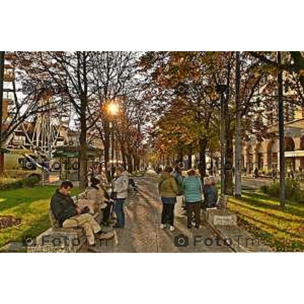 Foto Manzoni Tiziano/LaPresse 23-11-2023 Bergamo Italia- Cronaca Orhan Bergamo Natale 2023 albero e ruota panoramica giostra