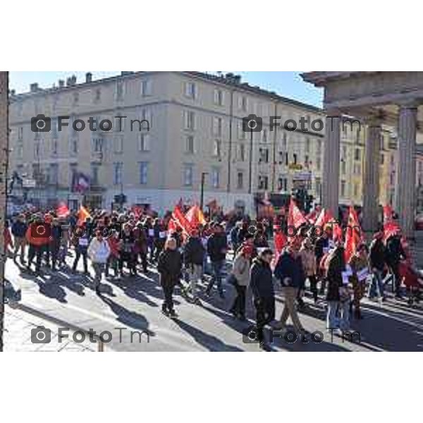 Foto Manzoni Tiziano/LaPresse 24-11-2023 Bergamo Italia- Cronaca Orhan Bergamo sciopero Cgil e UIL contro la legge di bilancio 2023