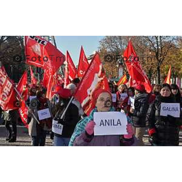 Foto Manzoni Tiziano/LaPresse 24-11-2023 Bergamo Italia- Cronaca Orhan Bergamo sciopero Cgil e UIL contro la legge di bilancio 2023