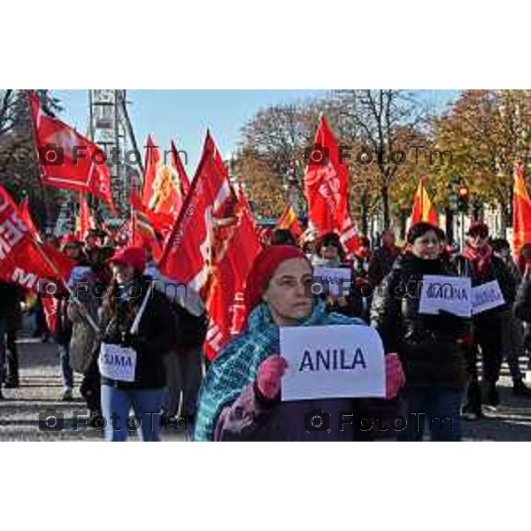 Foto Manzoni Tiziano/LaPresse 24-11-2023 Bergamo Italia- Cronaca Orhan Bergamo sciopero Cgil e UIL contro la legge di bilancio 2023