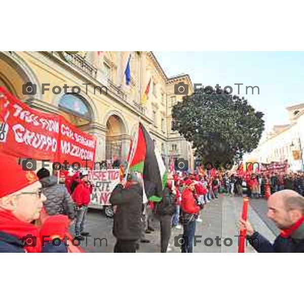 Foto Manzoni Tiziano/LaPresse 24-11-2023 Bergamo Italia- Cronaca Orhan Bergamo sciopero Cgil e UIL contro la legge di bilancio 2023