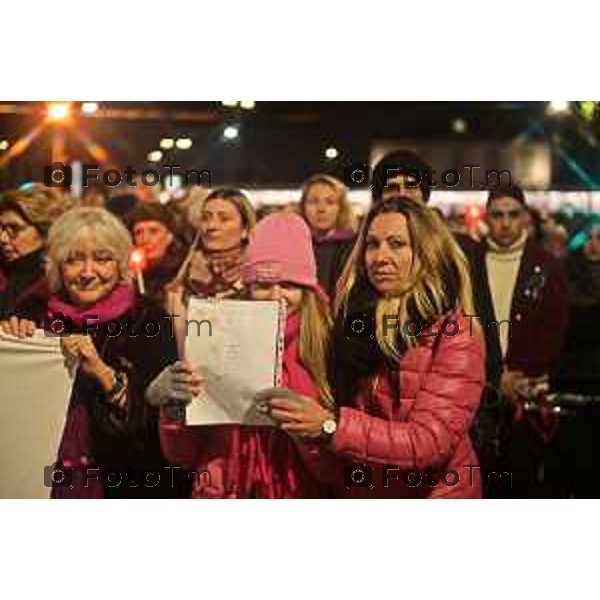 Tiziano Manzoni/LaPresse 24-11- 2023 Bergamo, Italia Cronaca Bergamo fiaccolata contro il femminicidio e per Giulia Cecchetin