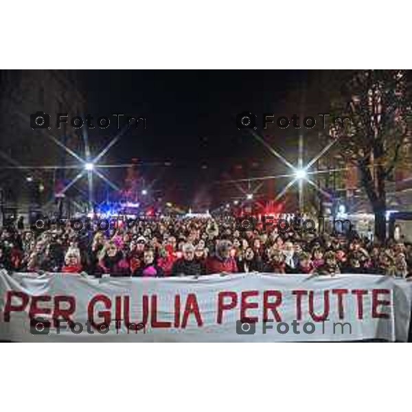 Tiziano Manzoni/LaPresse 24-11- 2023 Bergamo, Italia Cronaca Bergamo fiaccolata contro il femminicidio e per Giulia Cecchetin