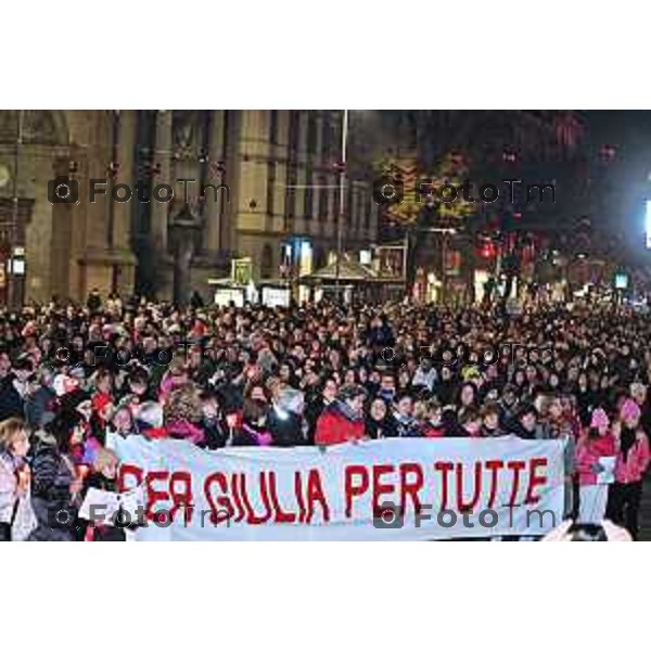 Tiziano Manzoni/LaPresse 24-11- 2023 Bergamo, Italia Cronaca Bergamo fiaccolata contro il femminicidio e per Giulia Cecchetin