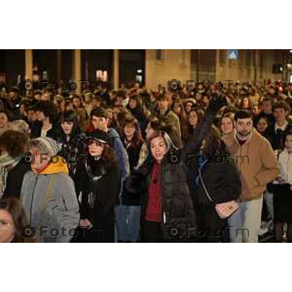 Tiziano Manzoni/LaPresse 24-11- 2023 Bergamo, Italia Cronaca Bergamo fiaccolata contro il femminicidio e per Giulia Cecchetin