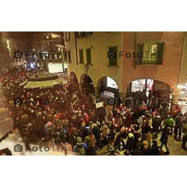 Tiziano Manzoni/LaPresse 24-11- 2023 Bergamo, Italia Cronaca Bergamo fiaccolata contro il femminicidio e per Giulia Cecchetin