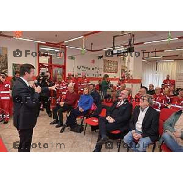 Foto Manzoni Tiziano/LaPresse 1-12-2023 Bergamo Italia- Cronaca Bergamo sede Croce Rossa Italiana Enzo Iachetti dona un ambulanza