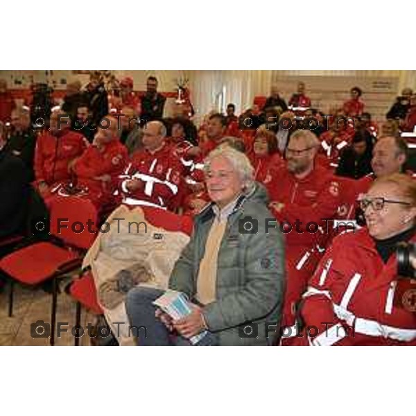 Foto Manzoni Tiziano/LaPresse 1-12-2023 Bergamo Italia- Cronaca Bergamo sede Croce Rossa Italiana Enzo Iachetti dona un ambulanza fratello di enzo iachetti