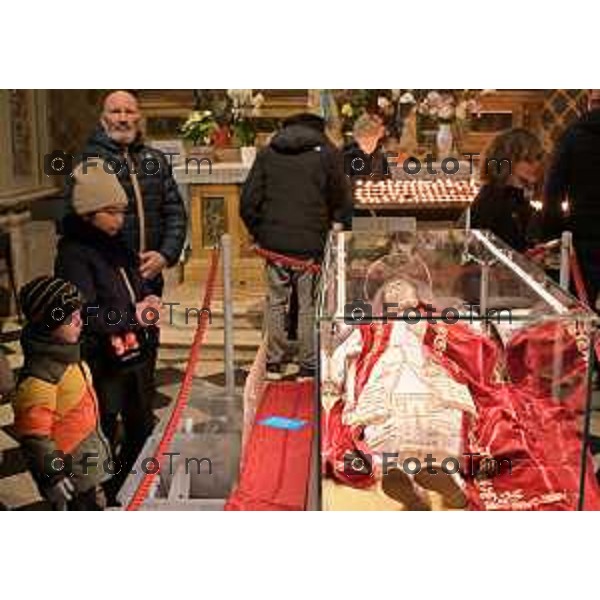 Foto Manzoni Tiziano/LaPresse 9-12-2023 Bergamo Italia- Cronaca Bergamo Chiesa della Madonna dello Spasimo teca statua Santa Lucia via XX Settembre a Bergamo