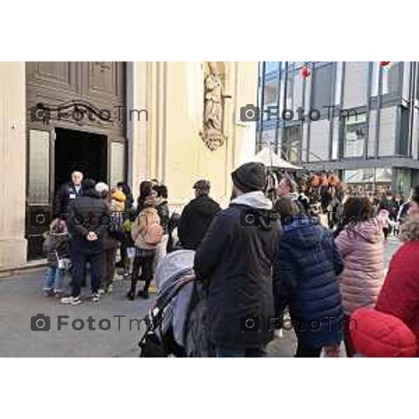 Foto Manzoni Tiziano/LaPresse 9-12-2023 Bergamo Italia- Cronaca Bergamo Chiesa della Madonna dello Spasimo teca statua Santa Lucia via XX Settembre a Bergamo