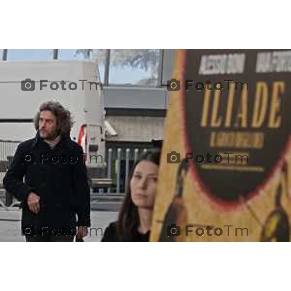 Foto Manzoni Tiziano/LaPresse 9-12-2023 Bergamo Italia- Cronaca Bergamo Fondazione Teatro Donizetti Iliade. Il gioco degli dèi mostra Alessio Boni, Iaia Forte e gli altri protagonisti dello spettacolo Iliade. Il gioco degli dèi