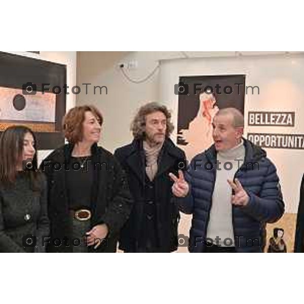 Foto Manzoni Tiziano/LaPresse 9-12-2023 Bergamo Italia- Cronaca Bergamo Fondazione Teatro Donizetti Iliade. Il gioco degli dèi mostra Alessio Boni, Iaia Forte e gli altri protagonisti dello spettacolo Iliade. Il gioco degli dèi