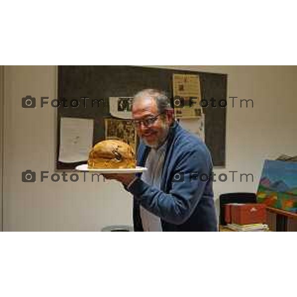 Foto Manzoni Tiziano/LaPresse 1-12-2023 Bergamo Italia- Cronaca Bergamo 8 pasticceri bergmaschi decretano il panettone migliorenella redazione del corriere Bg