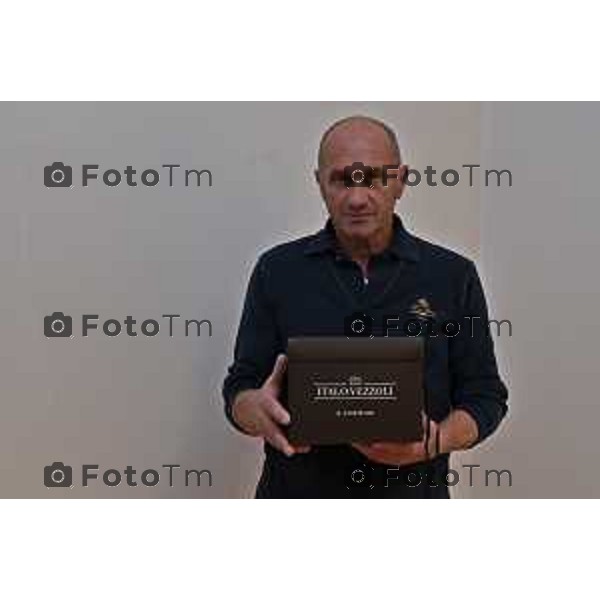 Foto Manzoni Tiziano/LaPresse 1-12-2023 Bergamo Italia- Cronaca Bergamo 8 pasticceri bergmaschi decretano il panettone migliorenella redazione del corriere Bg Italo Vezzoli