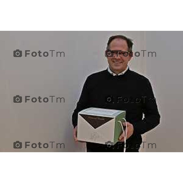 Foto Manzoni Tiziano/LaPresse 1-12-2023 Bergamo Italia- Cronaca Bergamo 8 pasticceri bergmaschi decretano il panettone migliorenella redazione del corriere Bg Giancarlko Cortinovis Ranica