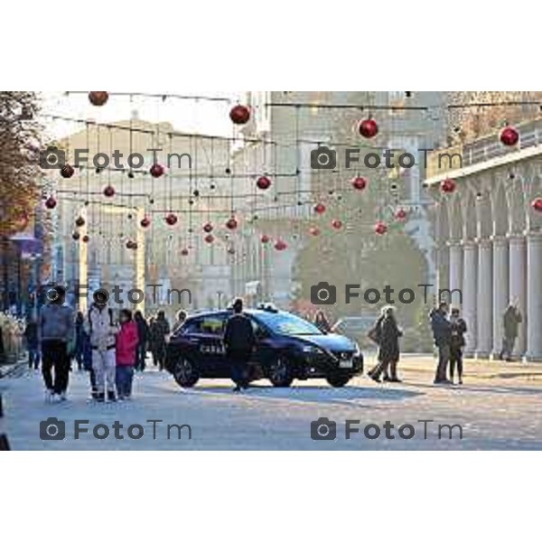 Tiziano Manzoni/LaPresse 19-12- 2023 Bergamo, Italia Cronaca Bergamo sentierone Natale Controlli Bergamo