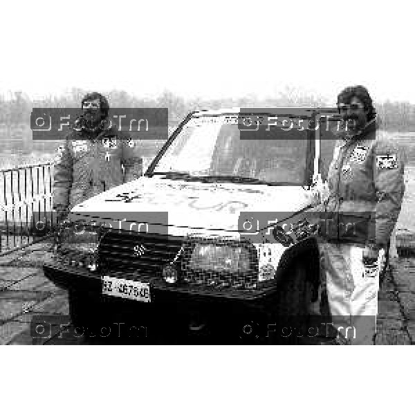 Foto Nino Cassotti for- Manzoni Tiziano Bergamo Italia- Cronaca Milano 20-12-1989 partenza Parigi Dakar Vismara Fogar