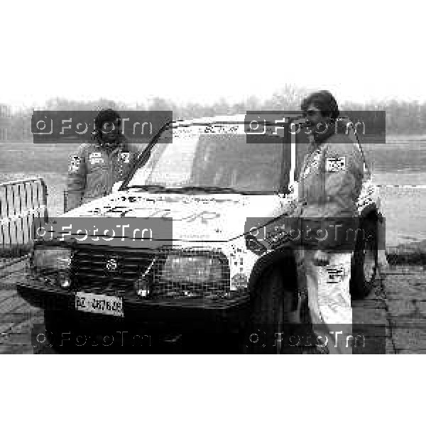 Foto Nino Cassotti for- Manzoni Tiziano Bergamo Italia- Cronaca Milano 20-12-1989 partenza Parigi Dakar Vismara Fogar