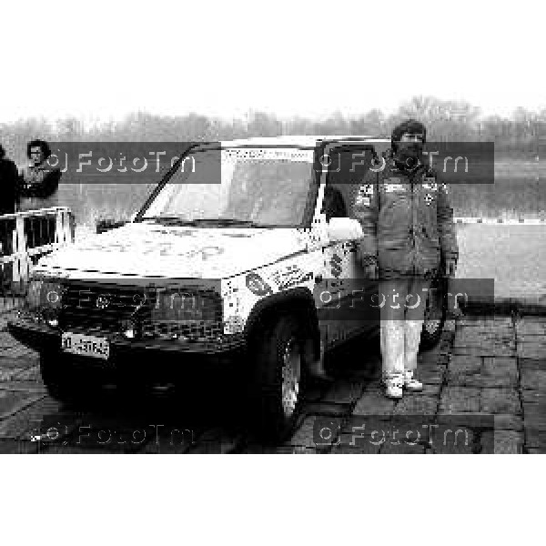 Foto Nino Cassotti for- Manzoni Tiziano Bergamo Italia- Cronaca Milano 20-12-1989 partenza Parigi Dakar Vismara Fogar