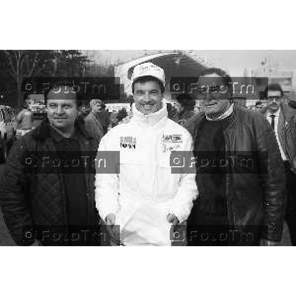 Foto Nino Cassotti for- Manzoni Tiziano Bergamo Italia- Cronaca Milano 20-12-1989 partenza Parigi Dakar Vismara Fogar