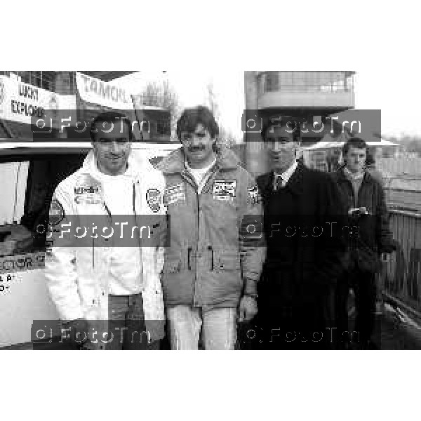 Foto Nino Cassotti for- Manzoni Tiziano Bergamo Italia- Cronaca Milano 20-12-1989 partenza Parigi Dakar Vismara Fogar