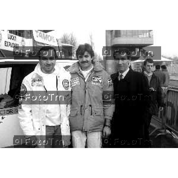 Foto Nino Cassotti for- Manzoni Tiziano Bergamo Italia- Cronaca Milano 20-12-1989 partenza Parigi Dakar Vismara Fogar