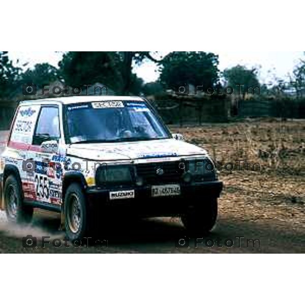 Foto Nino Cassotti for- Manzoni Tiziano Bergamo Italia- Cronaca Milano 20-12-1989 partenza Parigi Dakar Vismara Fogar