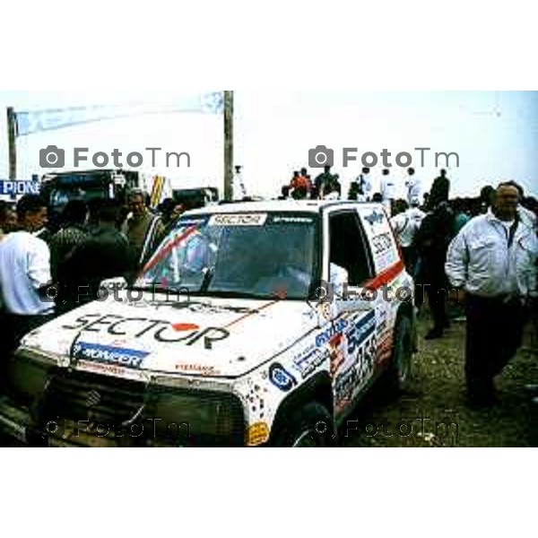 Foto Nino Cassotti for- Manzoni Tiziano Bergamo Italia- Cronaca Milano 20-12-1989 partenza Parigi Dakar Vismara Fogar