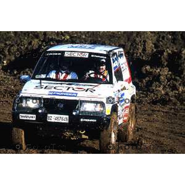 Foto Nino Cassotti for- Manzoni Tiziano Bergamo Italia- Cronaca Milano 20-12-1989 partenza Parigi Dakar Vismara Fogar