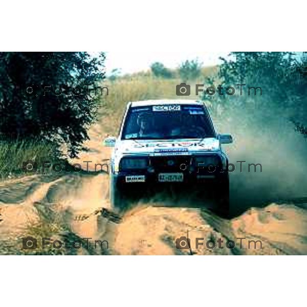 Foto Nino Cassotti for- Manzoni Tiziano Bergamo Italia- Cronaca Milano 20-12-1989 partenza Parigi Dakar Vismara Fogar