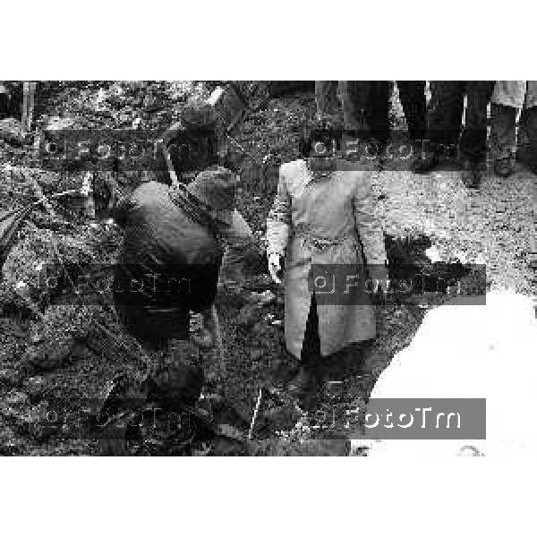 Foto Nino Cassotti for- Manzoni Tiziano Bergamo Italia- Cronaca 13 febbraio 1984: due cadaveri vengono trovati nel sottoscala di una villa di Leffe. Sono i corpi della moglie e della figlia di Giovanni Bergamaschi, il bancario che verrà poi ricordato come “il mostro di Leffe”