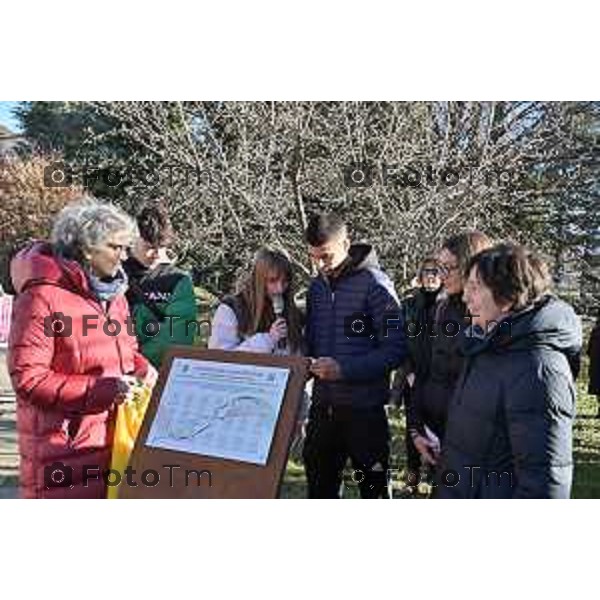 Foto Manzoni Tiziano/LaPresse 22-12-2023 Bergamo Italia- Cronaca Bergamo Parco Sant\'Agostino intitolazione di 21 alberi alle Donne Costituenti