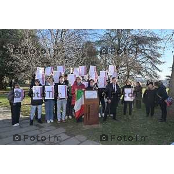 Foto Manzoni Tiziano/LaPresse 22-12-2023 Bergamo Italia- Cronaca Bergamo Parco Sant\'Agostino intitolazione di 21 alberi alle Donne Costituenti