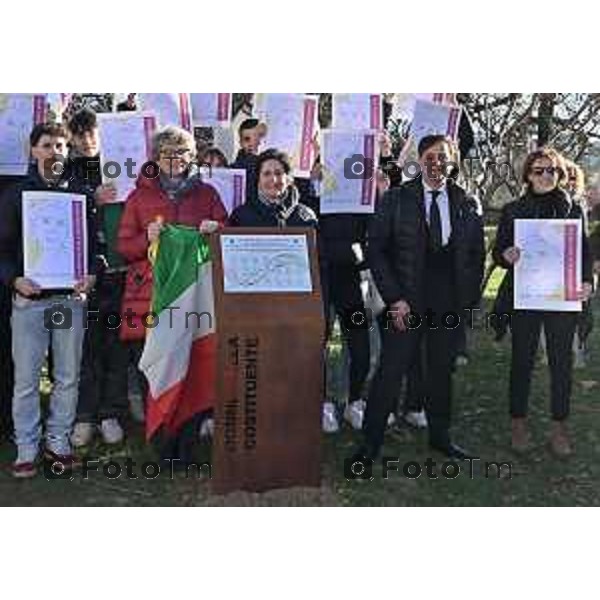 Foto Manzoni Tiziano/LaPresse 22-12-2023 Bergamo Italia- Cronaca Bergamo Parco Sant\'Agostino intitolazione di 21 alberi alle Donne Costituenti