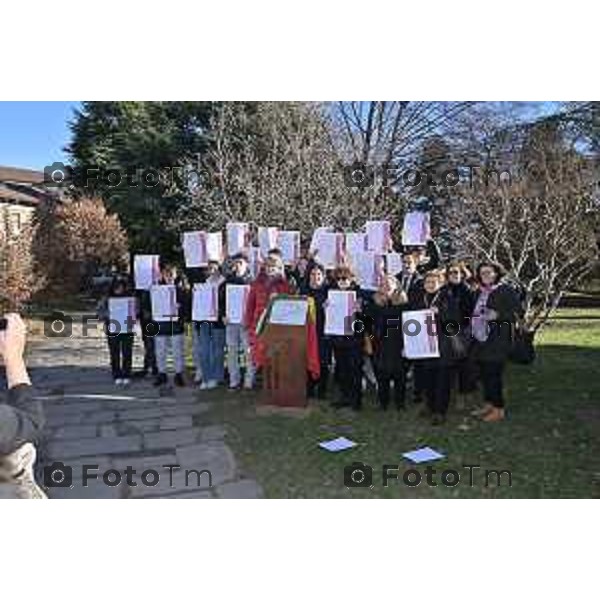 Foto Manzoni Tiziano/LaPresse 22-12-2023 Bergamo Italia- Cronaca Bergamo Parco Sant\'Agostino intitolazione di 21 alberi alle Donne Costituenti