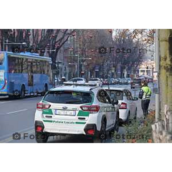 Foto Manzoni Tiziano/LaPresse 1-12-2023 Bergamo Italia- Cronaca Bergamo sede Croce Rossa Italiana Enzo Iachetti dona un ambulanza