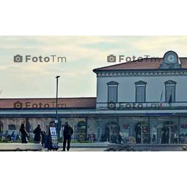 Foto Manzoni Tiziano/LaPresse 1-12-2023 Bergamo Italia- Cronaca Bergamo sede Croce Rossa Italiana Enzo Iachetti dona un ambulanza