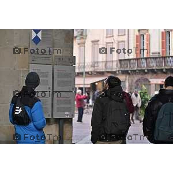 Foto Manzoni Tiziano/LaPresse 31-12-2023 Bergamo Italia- Cronaca Bergamo Alta turisti folla gente musei aperti code città Alta