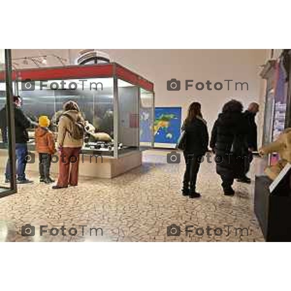 Foto Manzoni Tiziano/LaPresse 31-12-2023 Bergamo Italia- Cronaca Bergamo Alta turisti folla gente musei museo civico scienza apertura città Alta