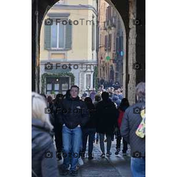 Foto Manzoni Tiziano/LaPresse 31-12-2023 Bergamo Italia- Cronaca Bergamo Alta turisti folla gente musei aperti code città Alta