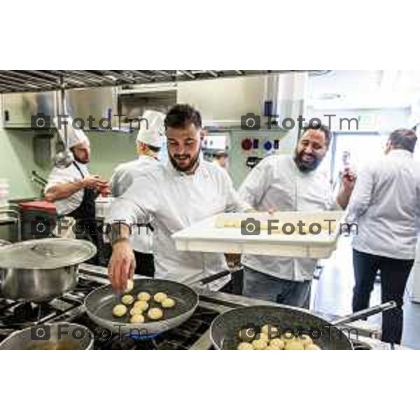 Foto Manzoni Tiziano/LaPresse 15-1-2024 Bergamo Italia- Cronaca GOURMANTICO Associazione Culturale ed Enogastronomica "Insieme", Roof Garden Restaurant.21 ristoranti gourmet lombardi coinvolti