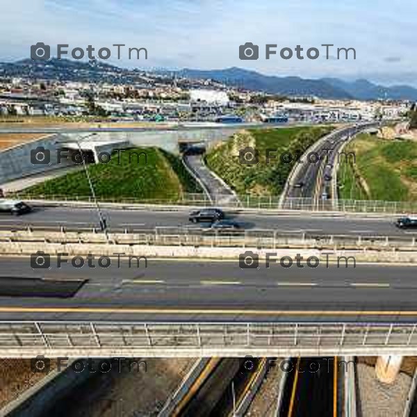 17 Gennaio 2024 Tiziano Manzoni Archivio Fotografico Digitale Bergamasco rondo Autostrada e traffico asse interurbano sera