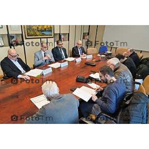 Foto Manzoni Tiziano/ 23-1-2024 Bergamo Italia- Cronaca Giovanni Palazzi con il suo staff nuova dirigenza Ospedale di Treviglio ( Pietro Tronconi, Antonio Manfredi e Avvocato Francesco Ozzo ) 